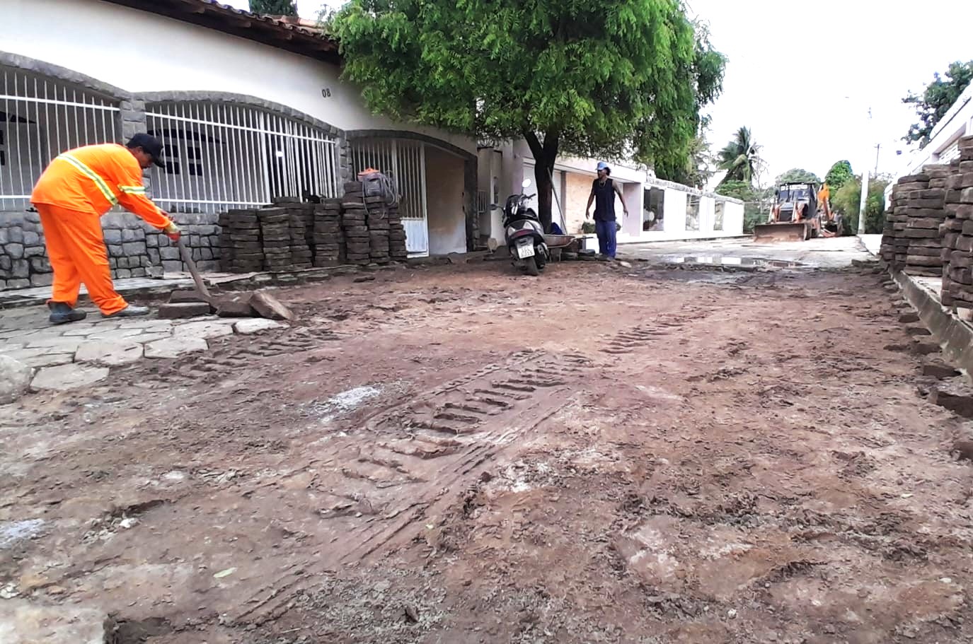 Prefeitura inicia urbanização de rua no centro de Pinheiros